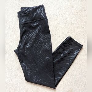 Zuda Zebra Striped Black and Shiny Leggings Sleek Stretchy Design Size Medium